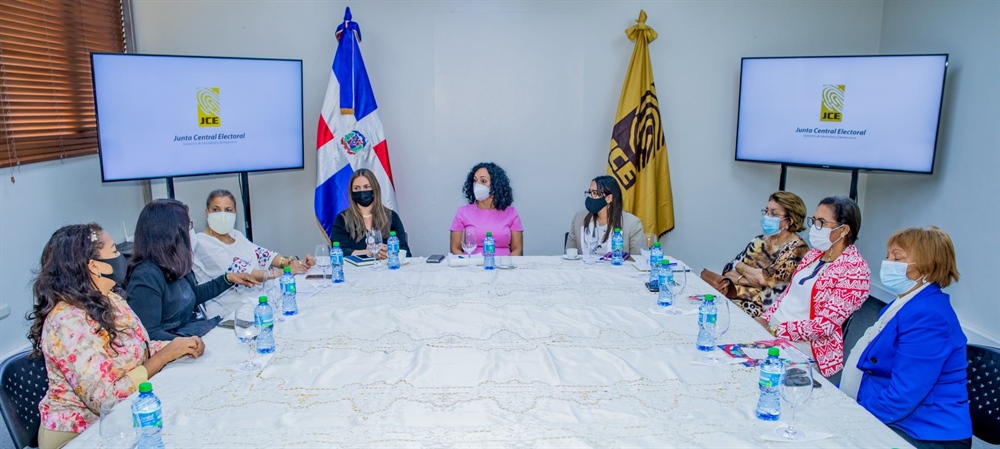 JCE recibe visita de cortesía de parte del Foro de Mujeres de Partidos Políticos