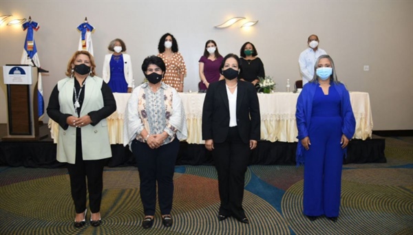 Ministerio de la Mujer realiza encuentro “violencia contra las mujeres en la vida política”