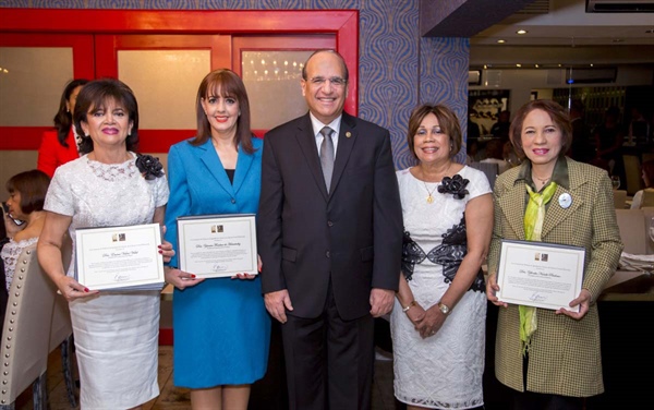 Comisión de Políticas de Igualdad de Género de la JCE entrega reconocimientos