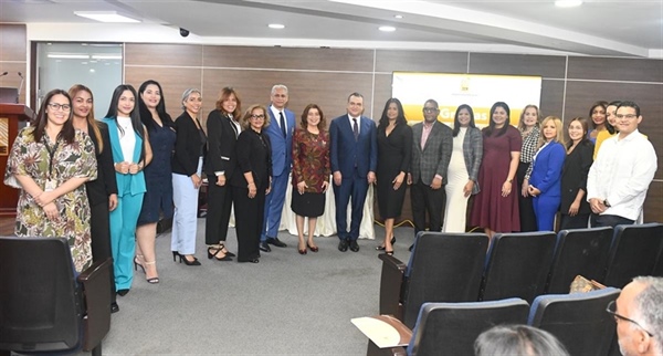 JCE presenta nueva cédula a la Asociación de Mujeres Ejecutivas, Empresarias y Profesionales