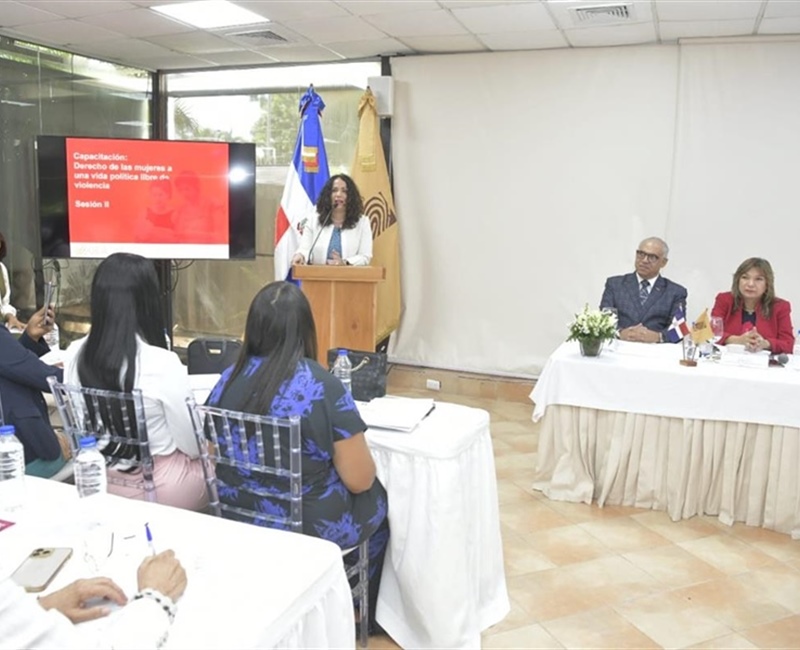 JCE imparte taller “Violencia Política contra la Mujer: crímenes y delitos electorales en el marco de la Ley 20-23”